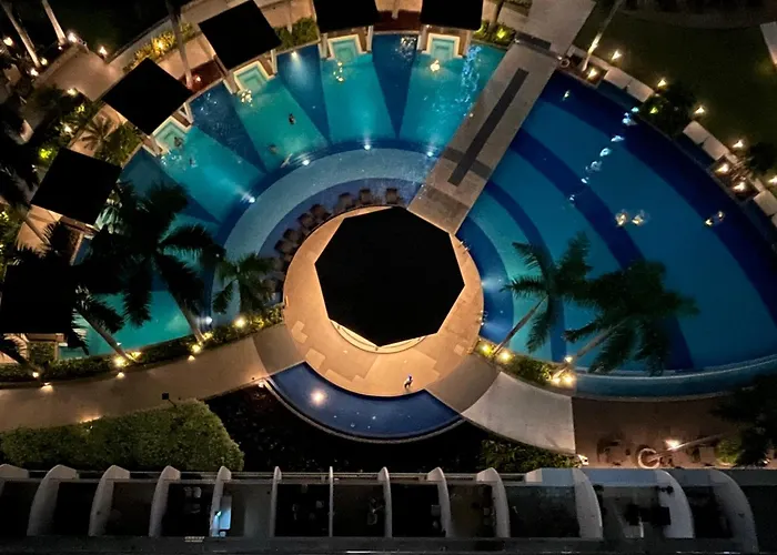Shell Pool View By Lenn Aparthotel Manila